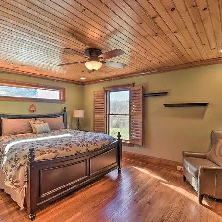 Clarkesville Ranch Cabin With Screened-In Porch!